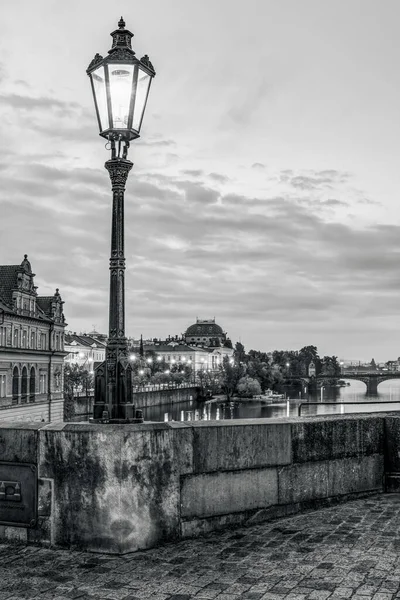 Karlův Most Historický Most Který Překračuje Vltavu Praze Její Stavba — Stock fotografie