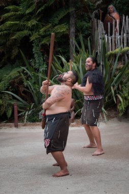 Yeni Zelanda, Pasifik Okyanusu 'nun güneybatısında bir ada ülkesidir. Kuzey Adası ve Güney Adası ile 700 'den fazla küçük ada toplam 268,021 kilometrekarelik bir alanı kaplar.. 