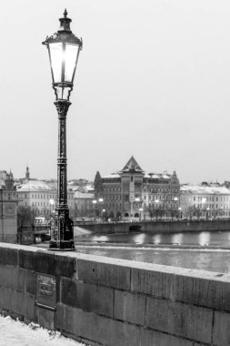 Charles Köprüsü, Çek Cumhuriyeti 'nin Prag kentinde Vltava Nehri' ni geçen tarihi bir köprüdür. Yapımı 1357 yılında Kral IV. Charles nezaretinde başladı ve 15. yüzyılın başında sona erdi. Köprü eski Judith 'in yerini aldı