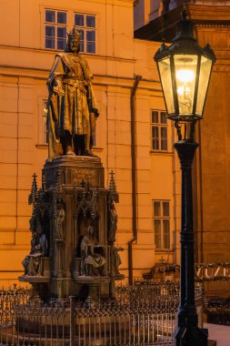 Charles Köprüsü, Çek Cumhuriyeti 'nin Prag kentinde Vltava Nehri' ni geçen tarihi bir köprüdür. Yapımı 1357 yılında Kral IV. Charles nezaretinde başladı ve 15. yüzyılın başında sona erdi. Köprü eski Judith 'in yerini aldı