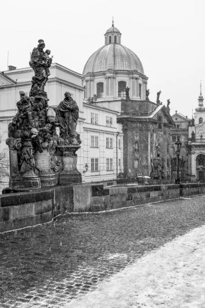 Puente Carlos Puente Histórico Que Cruza Río Moldava Praga República — Foto de Stock