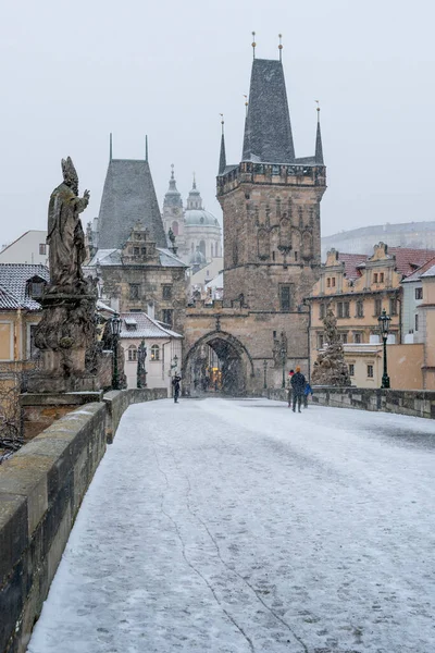 Charles Bridge Uma Ponte Histórica Que Atravessa Rio Vltava Praga — Fotografia de Stock