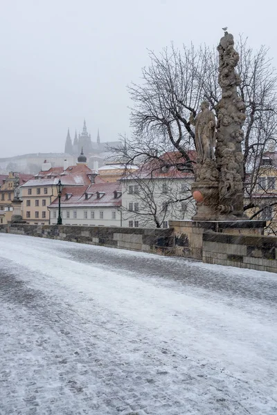 Karlův Most Historický Most Který Překračuje Vltavu Praze Její Stavba — Stock fotografie