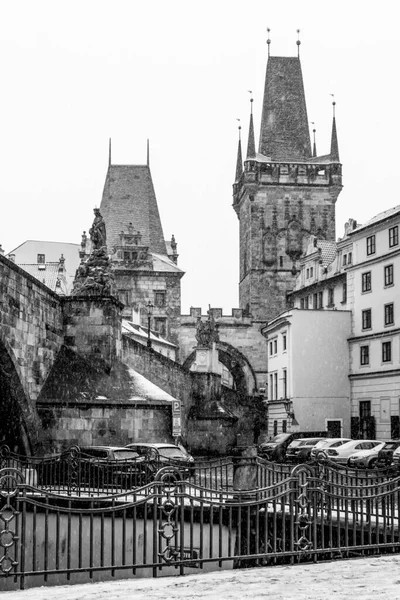 Charles Bridge Uma Ponte Histórica Que Atravessa Rio Vltava Praga — Fotografia de Stock