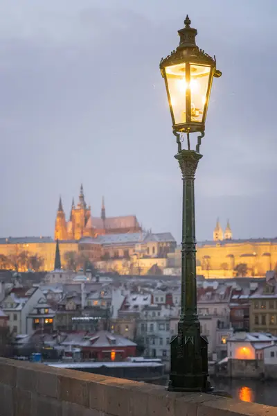 Charles Bridge Uma Ponte Histórica Que Atravessa Rio Vltava Praga — Fotografia de Stock