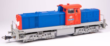 Model demiryolu, gerçek bir demiryolunun ve çevresinin ölçekli bir modelde temsil edilmesidir. Başlangıçta, modeller sadece evde üretildi, fakat çok geçmeden modellerin üretimi birçok şirketin üretim programının bir parçası haline geldi..