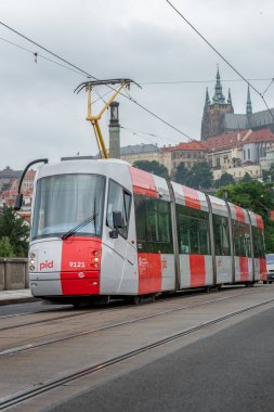 Elektrik tramvaylarının başlamasının 130 'uncu yıldönümü münasebetiyle Prag 2021' de tramvay geçidi