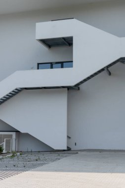 Bu kampüste birkaç bina var. Bölümlerin çoğunluğu, fakülte kütüphanesinin ve Dil Eğitimi Bölümü 