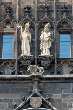 Eski Şehir Köprüsü Kulesi Avrupa 'nın en güzel Gotik binalarından biri olarak kabul edilir..