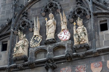 Eski Şehir Köprüsü Kulesi Avrupa 'nın en güzel Gotik binalarından biri olarak kabul edilir..