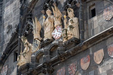 Eski Şehir Köprüsü Kulesi Avrupa 'nın en güzel Gotik binalarından biri olarak kabul edilir..
