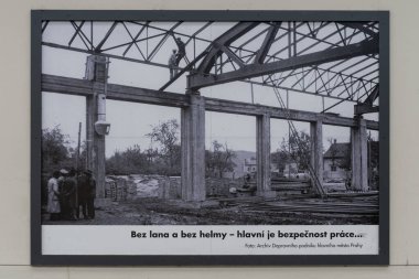 Rustonka 'daki Elektrik Şirketleri ve Pankrc tramvay istasyonunda işletilen otobüs garajları küçük ve tatminsiz olduğu için, 1929 yılında AP Yönetim Kurulu sadece AP otobüslerine yönelik garaj sorununa eğilmeye başladı.