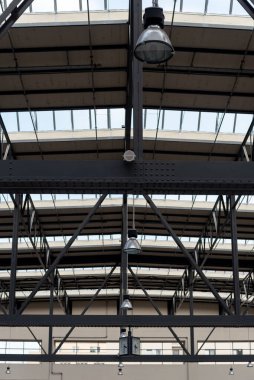 Rustonka 'daki Elektrik Şirketleri ve Pankrc tramvay istasyonunda işletilen otobüs garajları küçük ve tatminsiz olduğu için, 1929 yılında AP Yönetim Kurulu sadece AP otobüslerine yönelik garaj sorununa eğilmeye başladı.