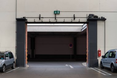 Rustonka 'daki Elektrik Şirketleri ve Pankrc tramvay istasyonunda işletilen otobüs garajları küçük ve tatminsiz olduğu için, 1929 yılında AP Yönetim Kurulu sadece AP otobüslerine yönelik garaj sorununa eğilmeye başladı.