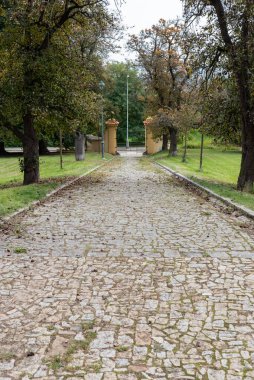 Hanspaulka, Prag 'ın Dejvice bölgesinde, eski bir çiftlik olan Maison de Plaisance tipinde dikdörtgen bir barok şatosudur.