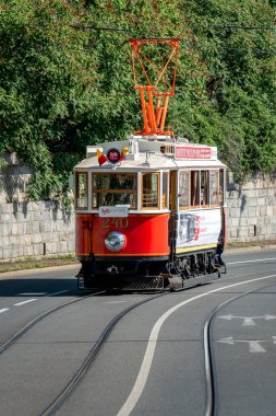 19. ve 20. yüzyıllardan kalma tarihi Prag tramvayları, Ringhoffer fabrikasında üretiliyor. Zarif görünüşleriyle ünlüydüler ve yıllarca filonun temelini oluşturdular..