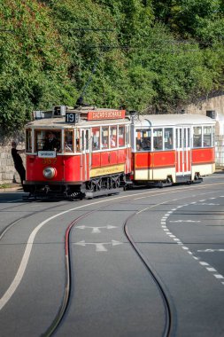 19. ve 20. yüzyıllardan kalma tarihi Prag tramvayları, Ringhoffer fabrikasında üretiliyor. Zarif görünüşleriyle ünlüydüler ve yıllarca filonun temelini oluşturdular..