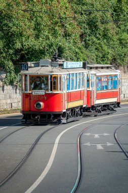 19. ve 20. yüzyıllardan kalma tarihi Prag tramvayları, Ringhoffer fabrikasında üretiliyor. Zarif görünüşleriyle ünlüydüler ve yıllarca filonun temelini oluşturdular..