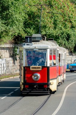 19. ve 20. yüzyıllardan kalma tarihi Prag tramvayları, Ringhoffer fabrikasında üretiliyor. Zarif görünüşleriyle ünlüydüler ve yıllarca filonun temelini oluşturdular..