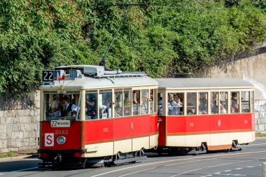 19. ve 20. yüzyıllardan kalma tarihi Prag tramvayları, Ringhoffer fabrikasında üretiliyor. Zarif görünüşleriyle ünlüydüler ve yıllarca filonun temelini oluşturdular..