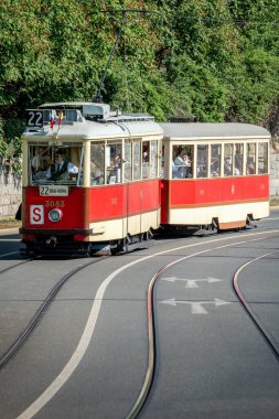 19. ve 20. yüzyıllardan kalma tarihi Prag tramvayları, Ringhoffer fabrikasında üretiliyor. Zarif görünüşleriyle ünlüydüler ve yıllarca filonun temelini oluşturdular..