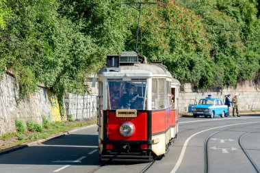 19. ve 20. yüzyıllardan kalma tarihi Prag tramvayları, Ringhoffer fabrikasında üretiliyor. Zarif görünüşleriyle ünlüydüler ve yıllarca filonun temelini oluşturdular..
