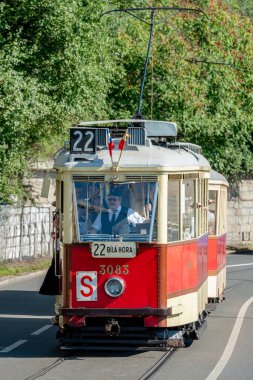 19. ve 20. yüzyıllardan kalma tarihi Prag tramvayları, Ringhoffer fabrikasında üretiliyor. Zarif görünüşleriyle ünlüydüler ve yıllarca filonun temelini oluşturdular..