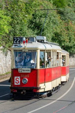 19. ve 20. yüzyıllardan kalma tarihi Prag tramvayları, Ringhoffer fabrikasında üretiliyor. Zarif görünüşleriyle ünlüydüler ve yıllarca filonun temelini oluşturdular..