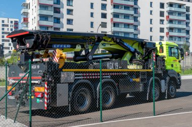 DPP iş aracı, işlevsel, teknik, bakım veya hizmet amaçlı ve tramvay, troleybüs veya otobüs ağının işlevselliğini ve güvenliğini sağlamak için tasarlanmış özel bir araçtır..