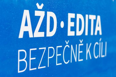 Deneysel demiryolu 811 Edita, eşsiz bir Çekoslovak dizel treni bölgesel yolcu taşımacılığı için yeni teknolojileri test ediyor.