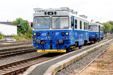 Deneysel demiryolu 811 Edita, eşsiz bir Çekoslovak dizel treni bölgesel yolcu taşımacılığı için yeni teknolojileri test ediyor.