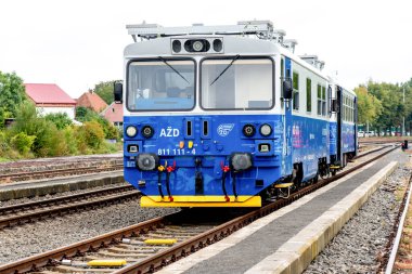 Deneysel demiryolu 811 Edita, eşsiz bir Çekoslovak dizel treni bölgesel yolcu taşımacılığı için yeni teknolojileri test ediyor.