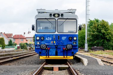 Deneysel demiryolu 811 Edita, eşsiz bir Çekoslovak dizel treni bölgesel yolcu taşımacılığı için yeni teknolojileri test ediyor.