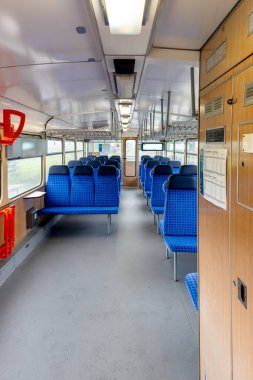 Deneysel demiryolu 811 Edita, eşsiz bir Çekoslovak dizel treni bölgesel yolcu taşımacılığı için yeni teknolojileri test ediyor.