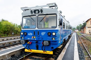 Deneysel demiryolu 811 Edita, eşsiz bir Çekoslovak dizel treni bölgesel yolcu taşımacılığı için yeni teknolojileri test ediyor.