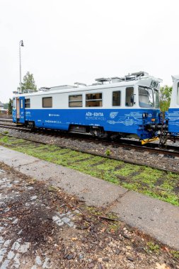 Deneysel demiryolu 811 Edita, eşsiz bir Çekoslovak dizel treni bölgesel yolcu taşımacılığı için yeni teknolojileri test ediyor.