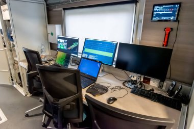 Deneysel demiryolu 811 Edita, eşsiz bir Çekoslovak dizel treni bölgesel yolcu taşımacılığı için yeni teknolojileri test ediyor.