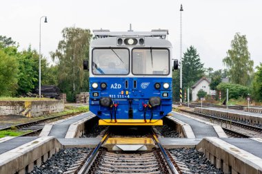 Deneysel demiryolu 811 Edita, eşsiz bir Çekoslovak dizel treni bölgesel yolcu taşımacılığı için yeni teknolojileri test ediyor.