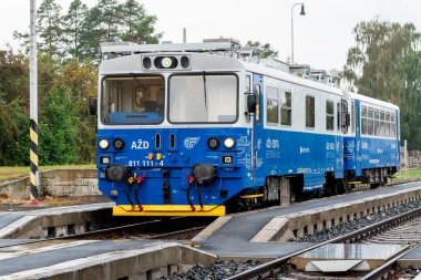 Deneysel demiryolu 811 Edita, eşsiz bir Çekoslovak dizel treni bölgesel yolcu taşımacılığı için yeni teknolojileri test ediyor.