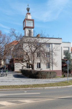 Çek Cumhuriyeti Prag, Vrovice bölgesindeki Husuv sbor kilise binası. Yerel kentsel ve mimari mirasın bir parçası olarak belgelenen Çekoslovak Hussite Kilisesi yapısının dış görünümü