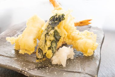Kıtır Japon Tempurası Karides ve Wakame Seaweed dahil