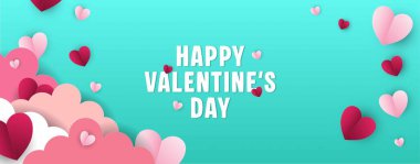 Pembe gökyüzü ve kağıt kesikli bulutları olan yatay bir pankart. Mesaj için yer var. Sevgililer Günü başlığınız kutlu olsun ya da kalpli satış makbuzu şablonunuz.