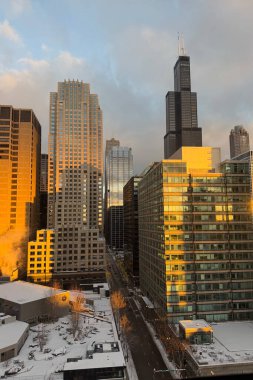 Chicago şehir merkezinde Kışın gün batımında