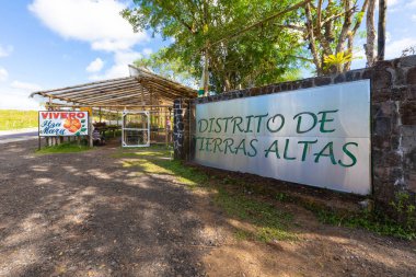 Panama 22 Ocak 'ta, Chiriqui ilinin yüksek bölgelerine bağlı bahçe çiçek ve bitki girişi merkezi. Çekim 22 Ocak 2021