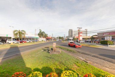 Panama David, 24 Şubat, Brenes parkından gün batımında şehir manzarası. Çekim 24 Şubat 2021