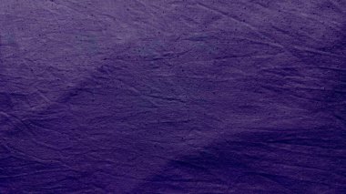 zengin mor kumaş dokusu, yumuşak kırışıklıklarla dalgalanan duvar kağıdı arkaplanı veya pankart alanı için lüks zarafeti çağrıştıran dalgalanma