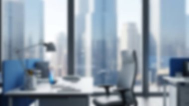 Modern, parlak bir ofis içi boş bir masa ve sandalye, çarpıcı bir şehrin ufuk çizgisine bakıyor..