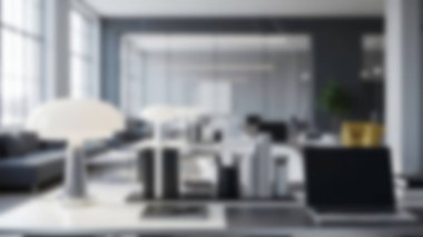 Temiz ve düzenli bir çalışma alanına odaklı modern, parlak bir ofis..