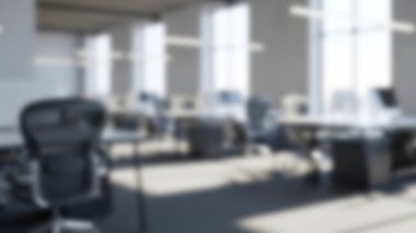 Yumuşak ışıklandırılmış, boş modern ofis içi geniş pencerelerden gelen doğal ışıkla yıkanmış sıra sıra masa ve sandalyelerle dolu..