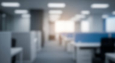 Günışığı, bulanık arka plan ve çalışma alanı olan modern boş ofis odaları.